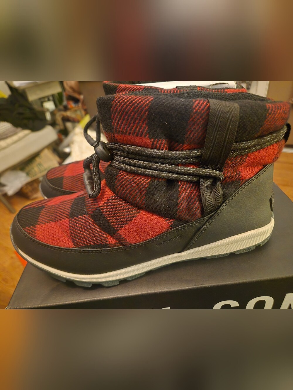 Sorel Size 10 Whitney Short Buffalo Plaid Boot